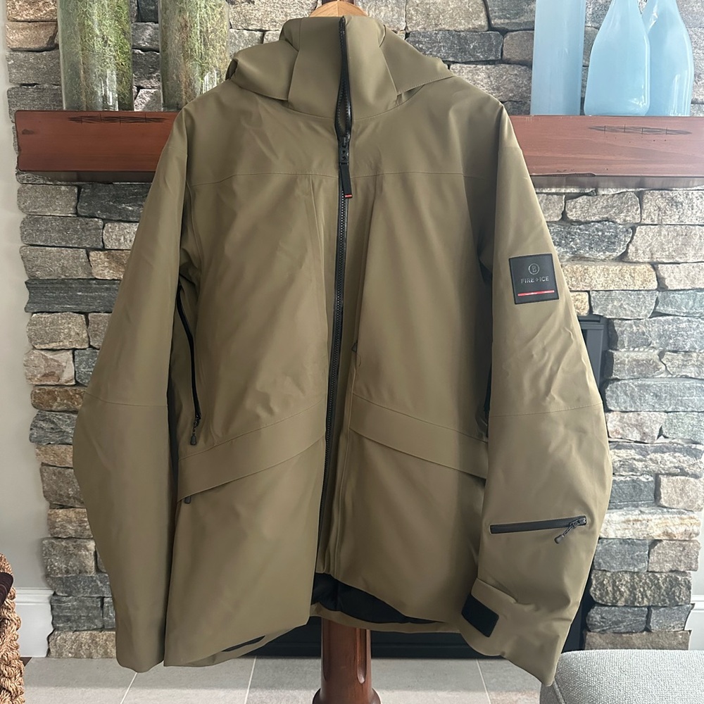 Bogner Green Performance Jacket with High Collar and Full-Length Zipper